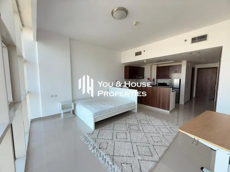 Contemporary Furnished Studio / Reef Residence — image 1 of 5